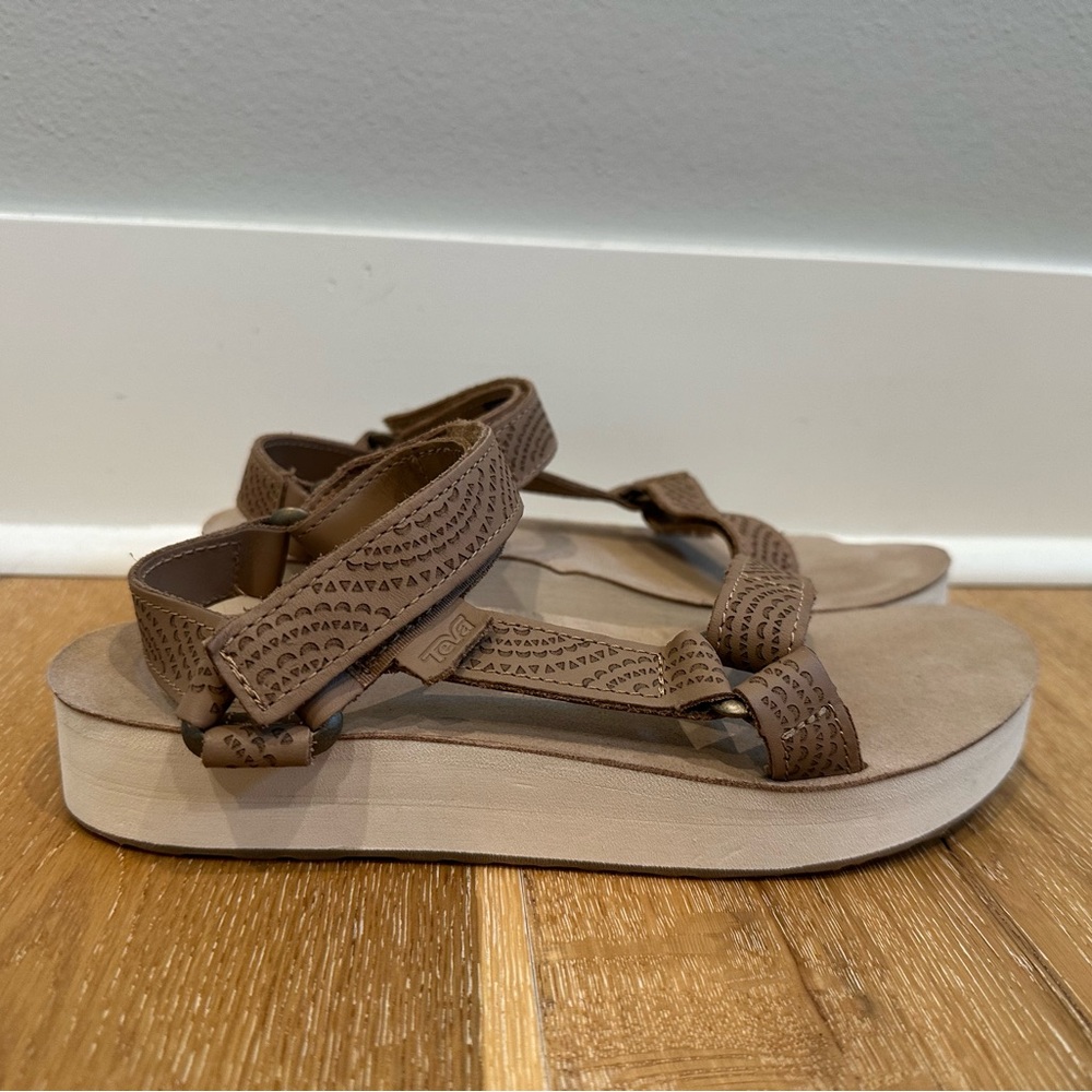 Teva Universal geometric sandals in Sand Dune